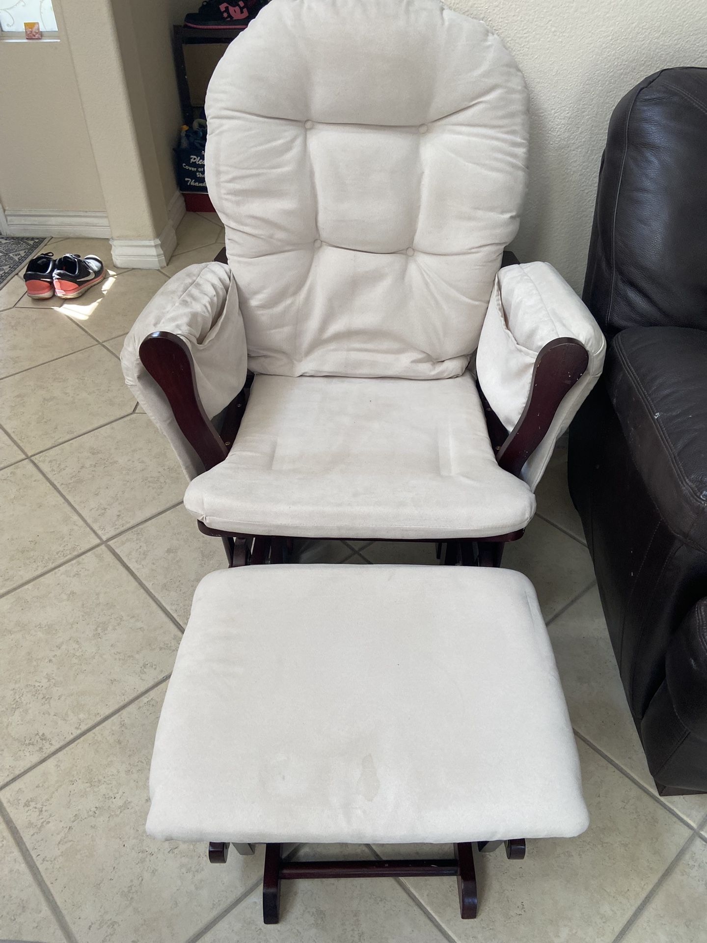 Breast Feeding Rocking Chair In Cherry Wood