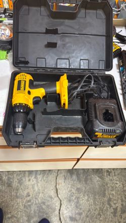 Dewalt 18V drill. No battery. Comes with charger