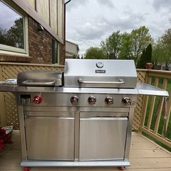 Very  Nice  BBQ Grill brand new in the box