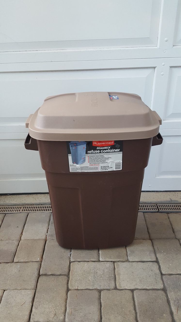 Rubbermaid Trash Can for Sale in Bridgeport, CT - OfferUp