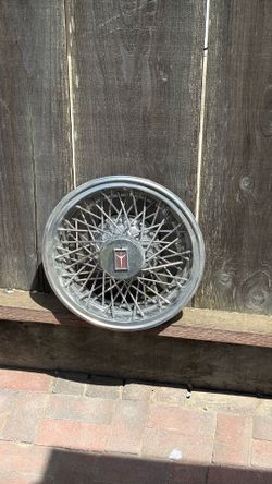 Cutlass hubcaps