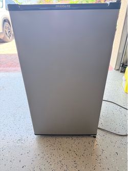 Mini refrigerator