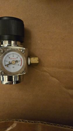 Mini co2 port regulator