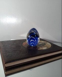VINTAGE BLOWN ART GLASS PAPERWEIGHT 4"×2" - V80
