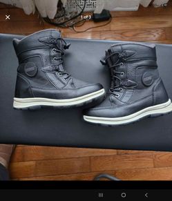 Khombu Boys Size 1 Snow Boots