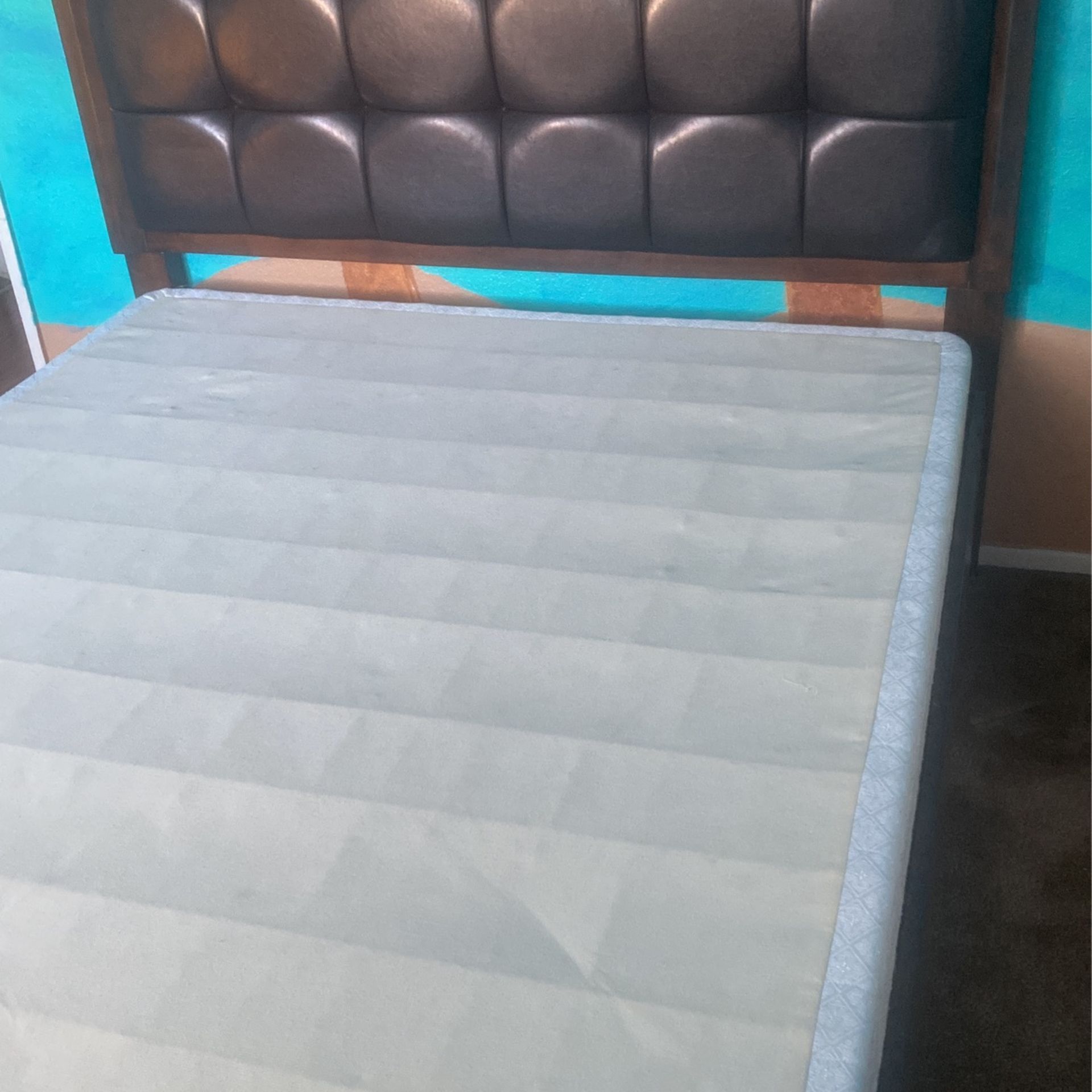 Base Con Cabecera De Madera