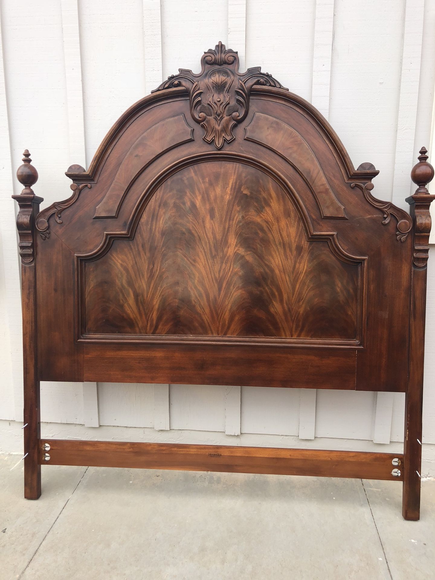 Henredon King Fine Mahogany veneer bed frame Bookmatching Gorgeous! 92127
