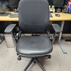 LIKE NEW STEELCASE LEAP V2 BLACK LEATHER WITH 3D KNIT BACK 