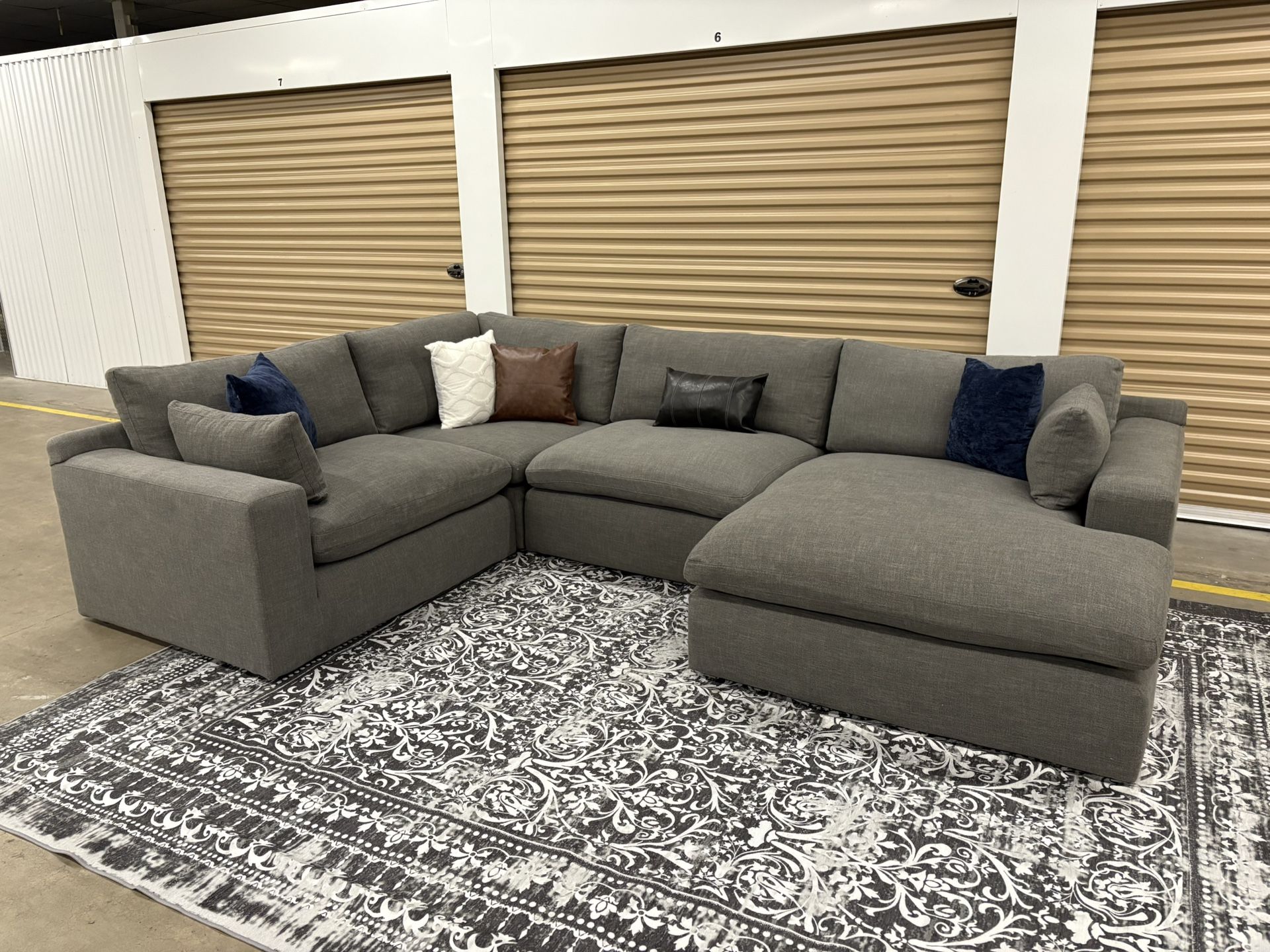 DEEP Seating 4-Piece Sectional (Free Delivery)