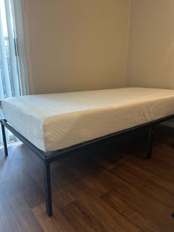 Novilla twin XL matress 8in + metal frame