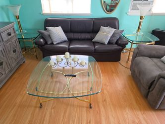 Vintage Hollywood Regency living room table set with gkass on top/juego de mesas de vidrio para sala