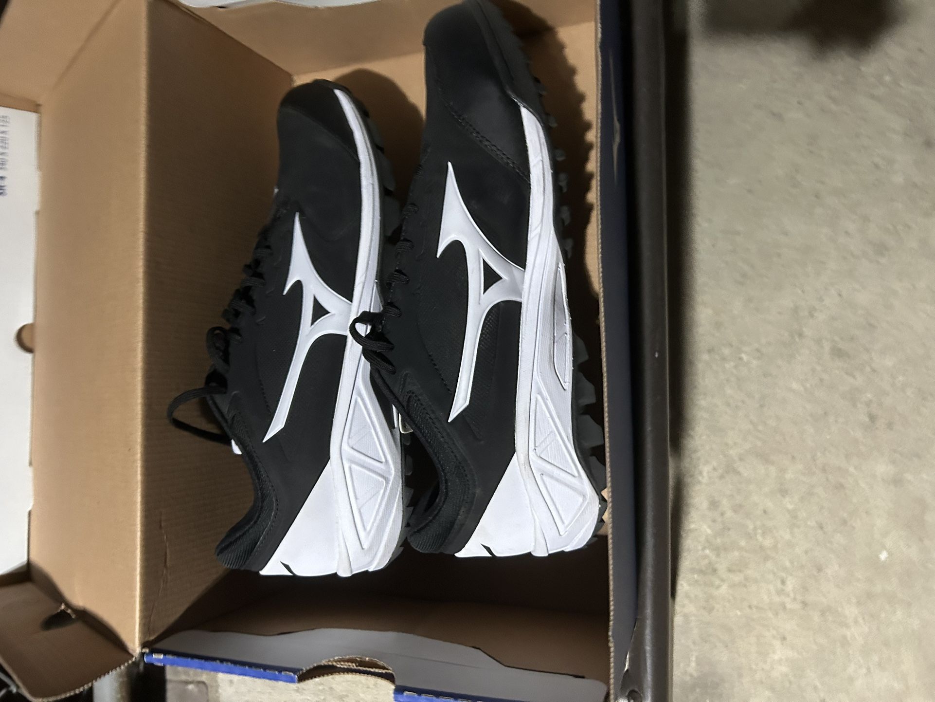 Softball Turf Shoes on Sale | Clearance Softball Shoes | Mizuno USA Softball Mizuno Dominant 3as Women’s 9.5 Turf Shoes 