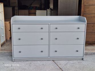 DRESSER