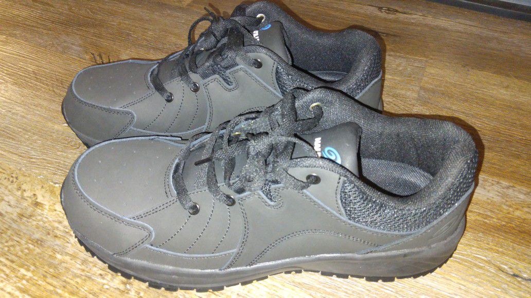 Nautilus NEW Men's 11 Safety Steel Toed Non Slip Work Boots. Orig. $120, I'll Take$30