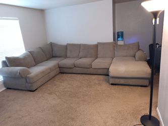 Large U-Shaped Sectional Couch (Super Comfortable)
