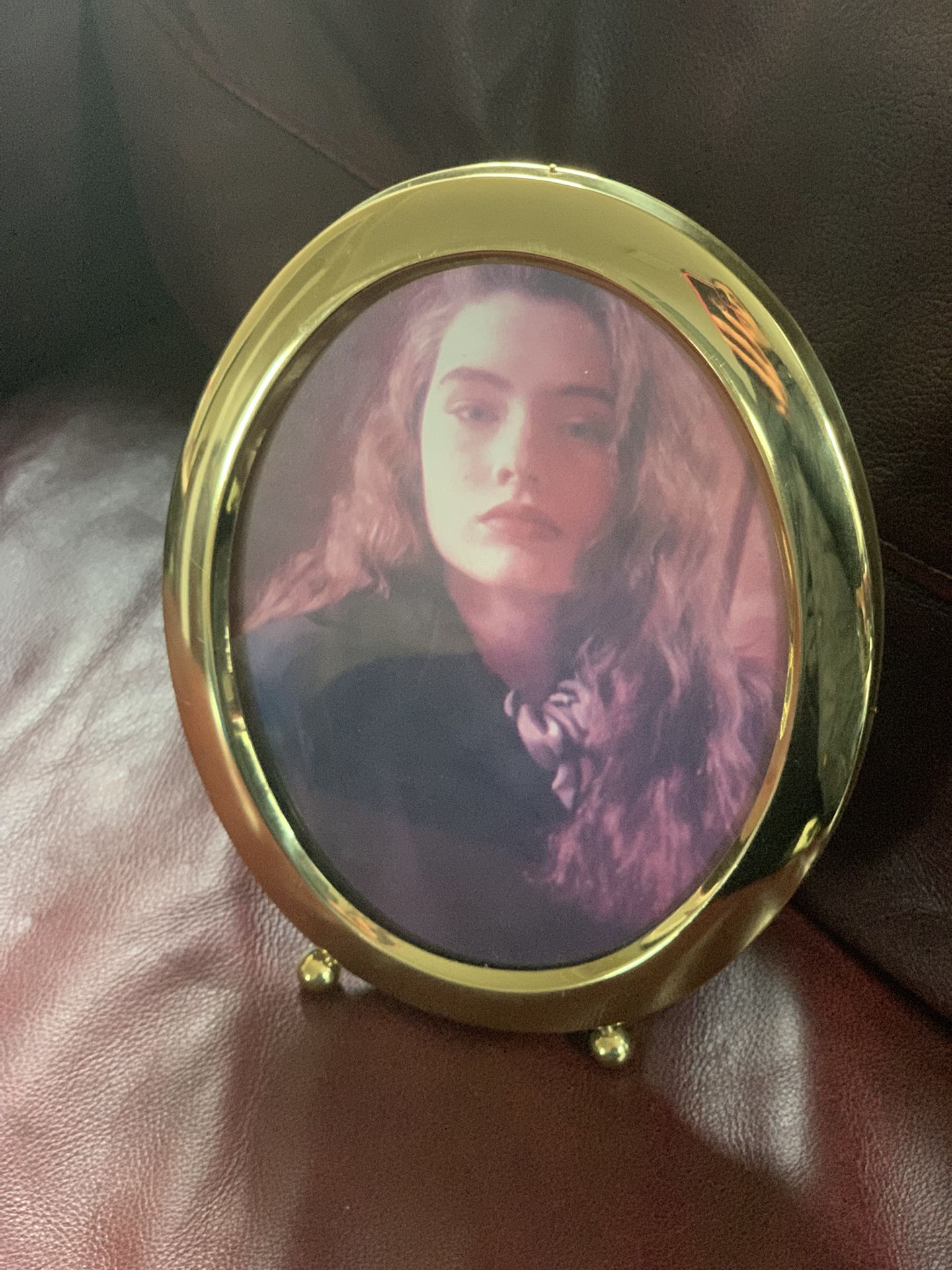 Vintage Ball-Footed Gold Oval Picture Frame 8”x 6.5” Brass Standing Photo Frame 