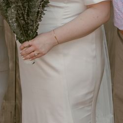Beautifully Made Custom Wedding dress - Off the shoulder - Size 18/20   
