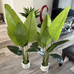 Pretty Artificial Plant 4 FT Tall Realistic Leaves! Brand New