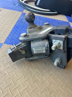Husky Centerline weight distribution hitch