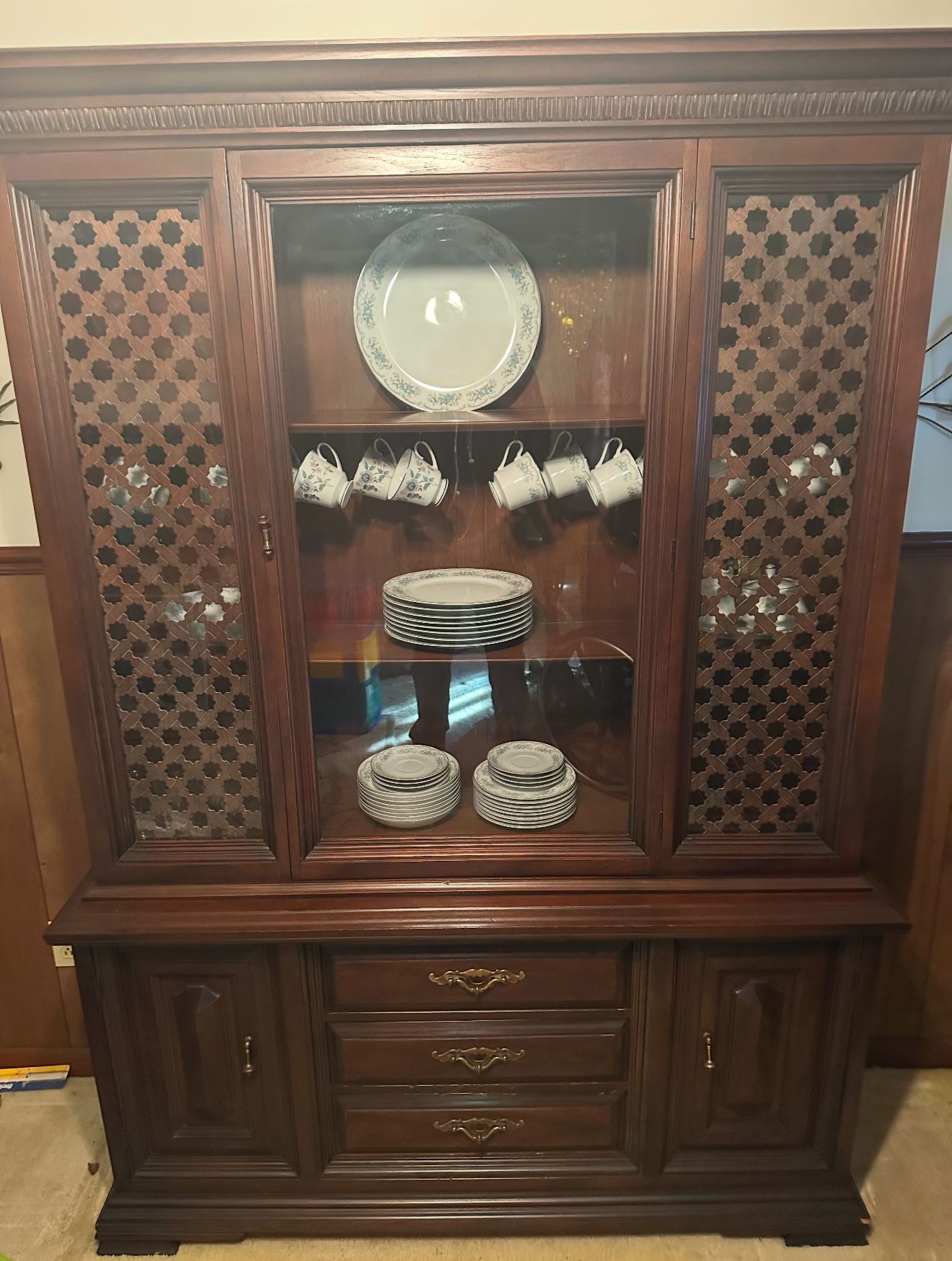 **Antique China Cabinet / Display Cabinet / Hutch**