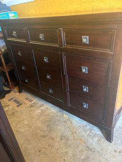 BEAUTIFUL DRESSER 12 DRAWERS GOOD CONDITION