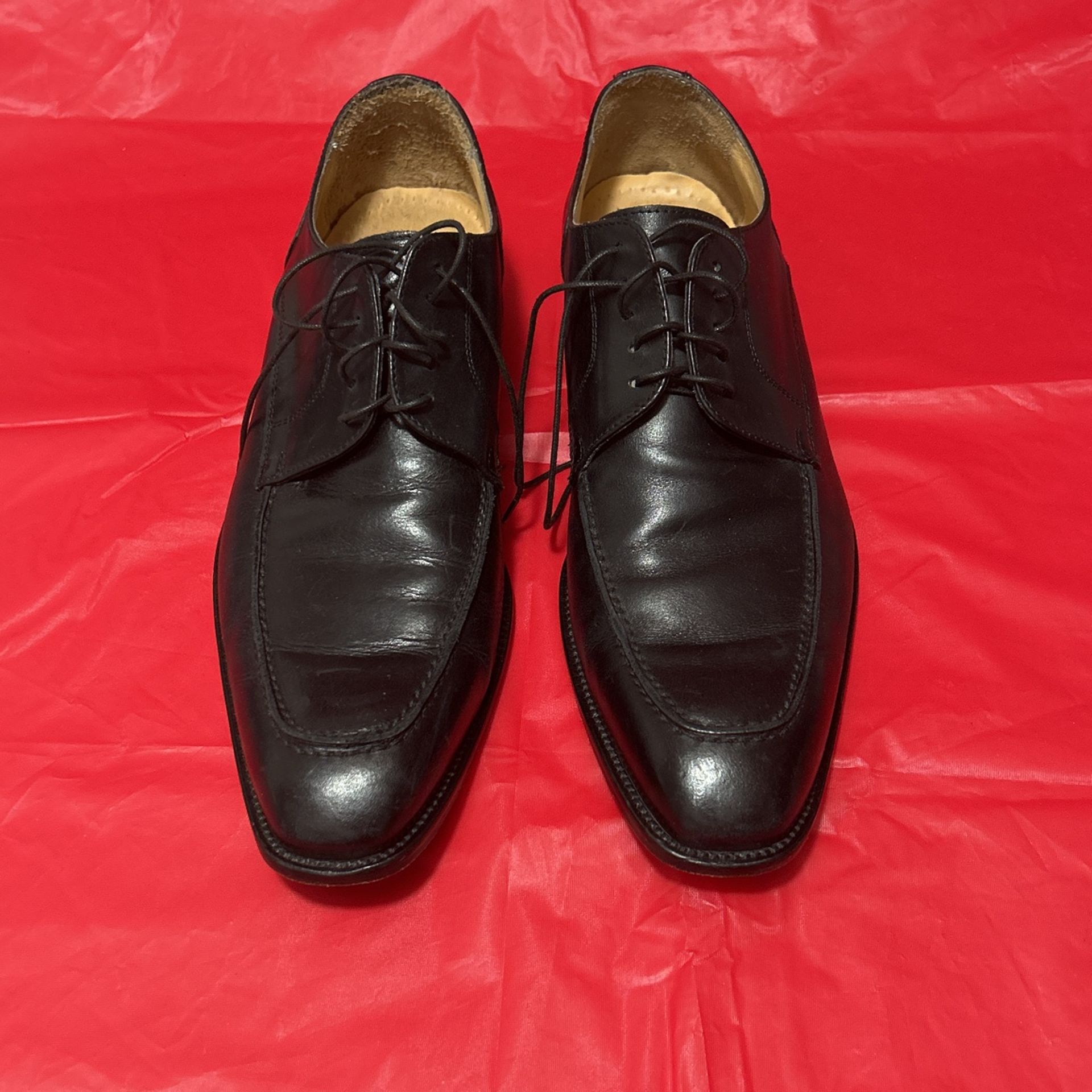 Mens Shoes. Size 10 1/2 M.