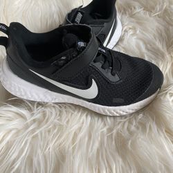 Boys Nikes Size 11 