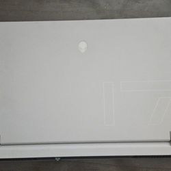 Alienware x17 R1 With Accessories 