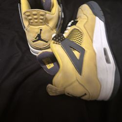 Jordan 4 lightning 