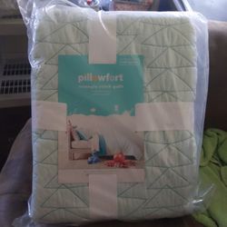 Pillow fort New Quilt Full Queen