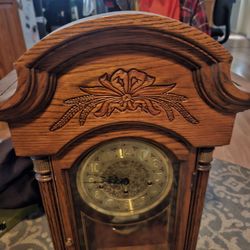 Howard Miller Mantal Clock 