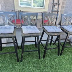 4 Piece Wood Bar Stool// 28" Height To Seat,  In Very Good Condition 