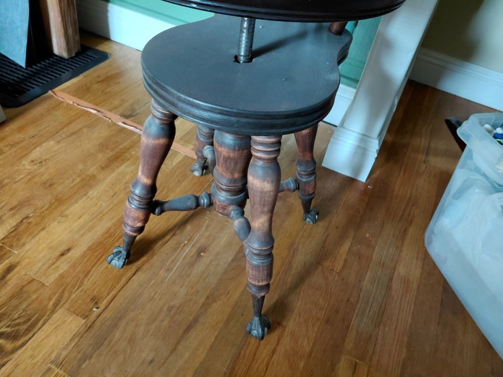 1920 S SWIVEL SEAT CHAIR.