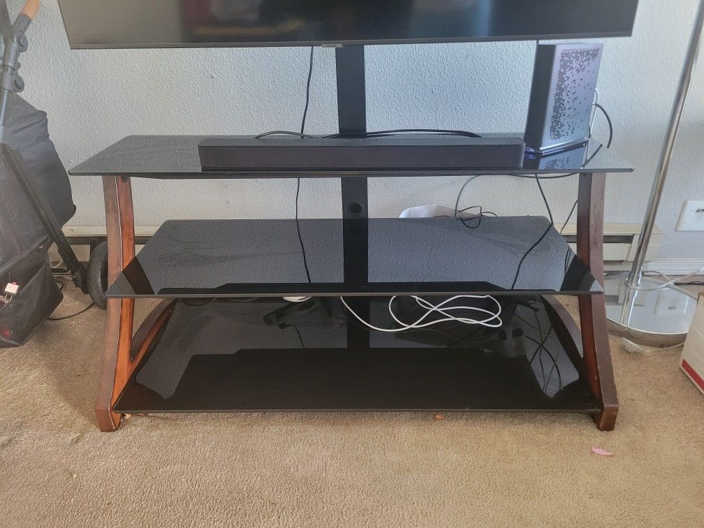 TV Stand With Speaker