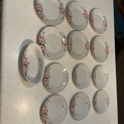 Noritake azalea salad and bread plates and serving dish 19322