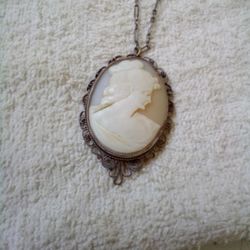 Vintage Cameo Pendant Necklace