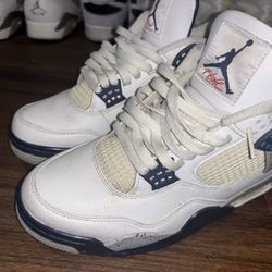 Jordan 4 Midnight Navy’s 
