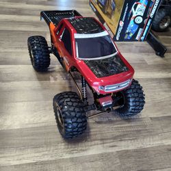 Redcat Racing RC Monster Truck. Electric rock crawler 1/10 scale Everest 10. 4 X4