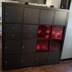Compact Bedroom Cabinet – 10 Doors, 4 Drawers, 4 Red Boxes