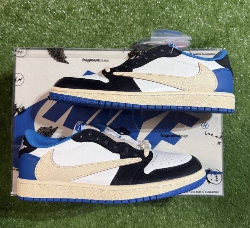 Jordan 1 Low Travis Scott Fragments size 4, 4.5, 5.5, 7, 7.5, 8, 8.5, 10, 10.5, 11