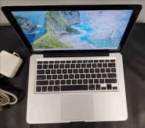 Excellent Condition Apple Macbook Pro running Windows 11 Intel i5 4GB Ram 320Gb HD