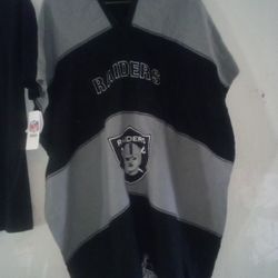 Beautiful Vintage Oakland Raiders Poncho.  cho