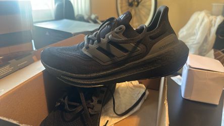Adidas Women Shoe Size 9 