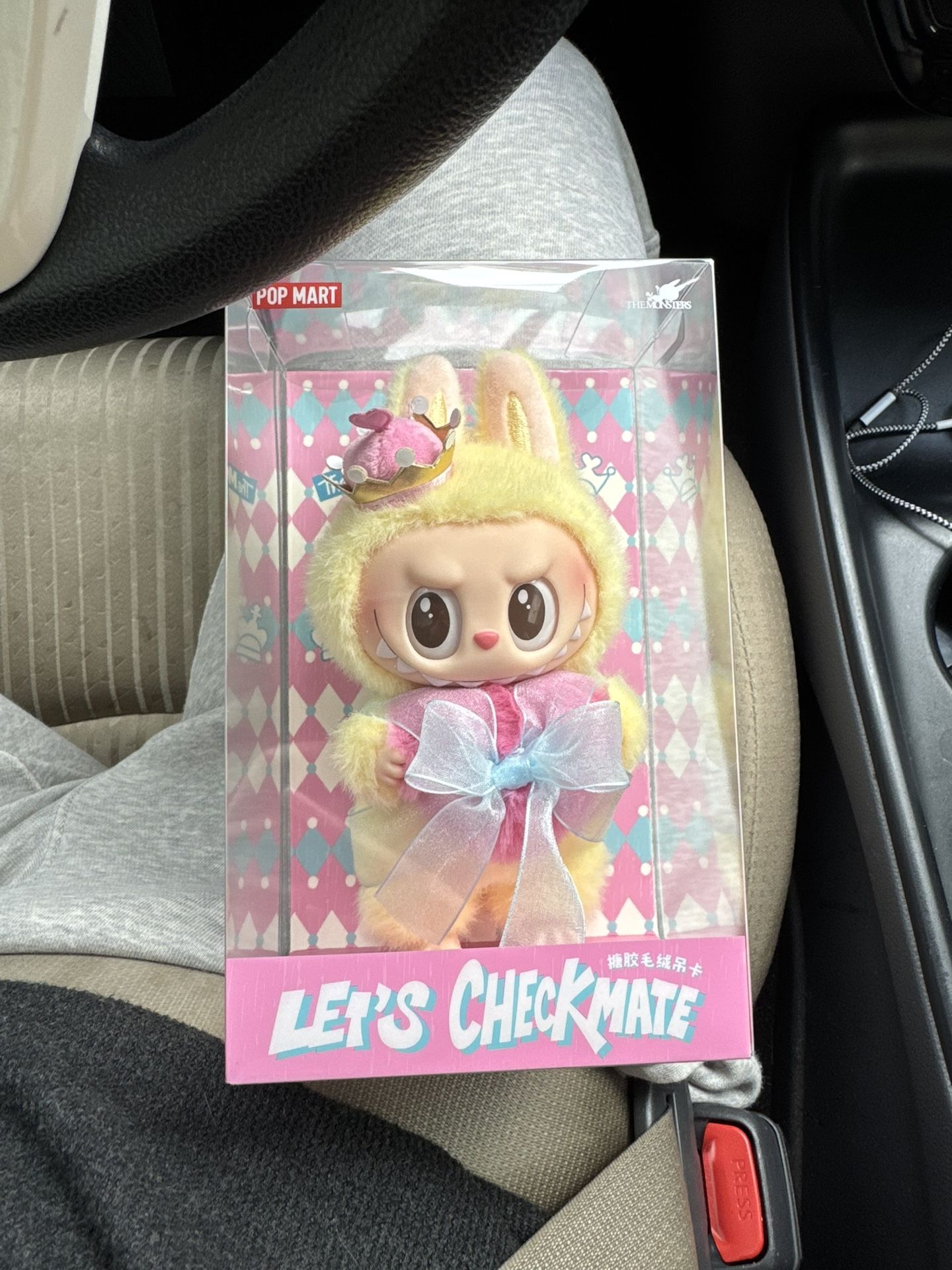♟️Authentic Labubu Let’s Checkmate Queen Vinyl Plush Hanging Card