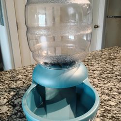 1 Gallon Pet Water Dispenser Station – Automatic Gravity Waterer for Dogs and Ca