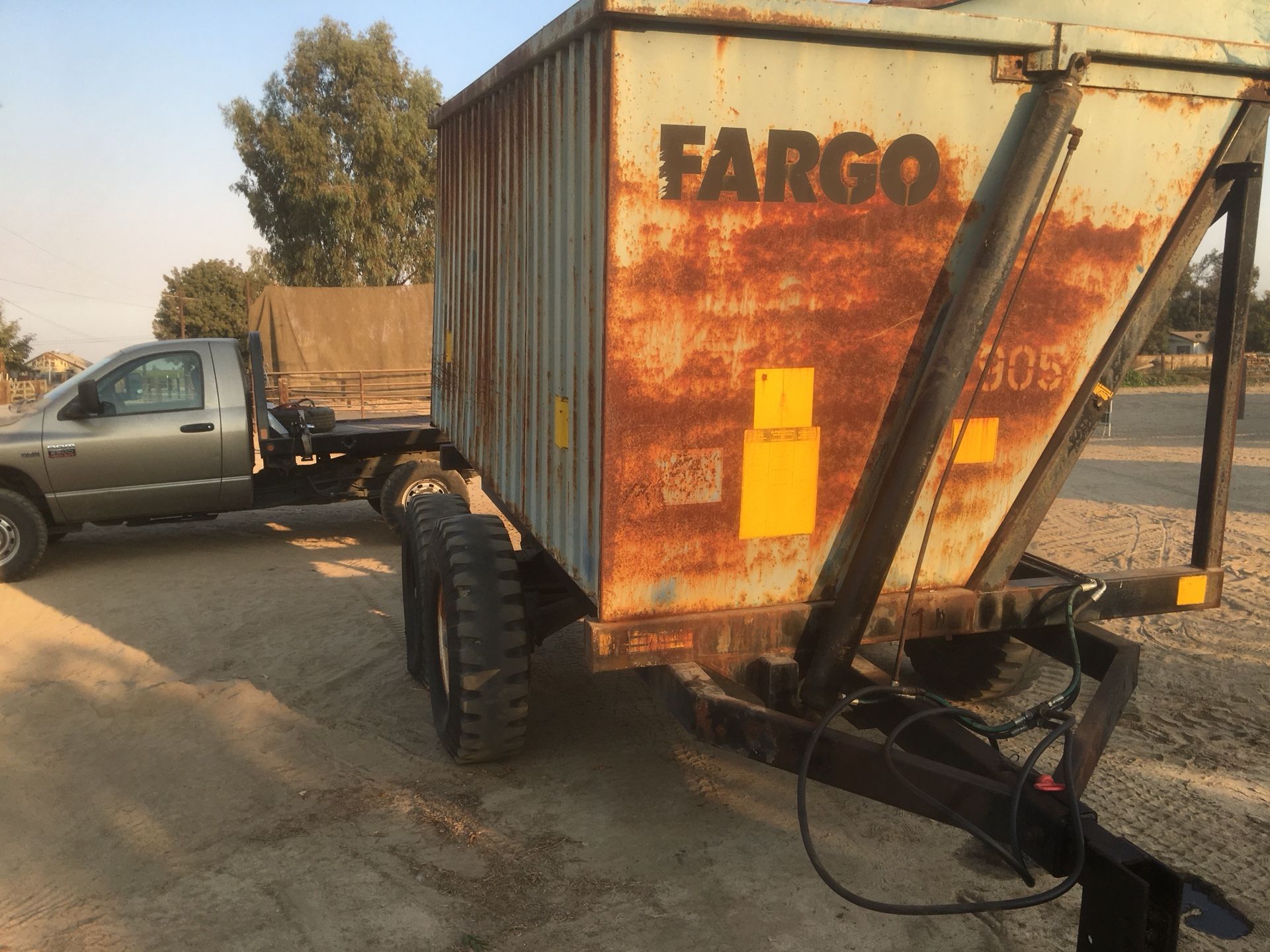 Fargo high side dump hydraulic trailer great for moving bark, feed