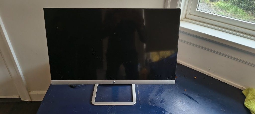 HP 27 INCH MONITOR