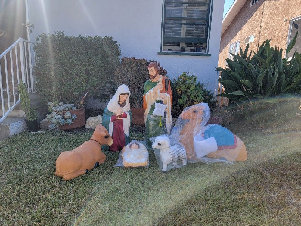 Outdoor Nativity Set Scene