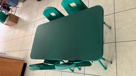 Children’s table with 4 chairs