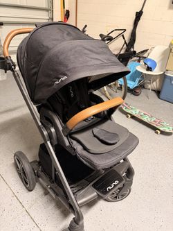 Nuna Mixx next + PIPA Urbn car seat travel system